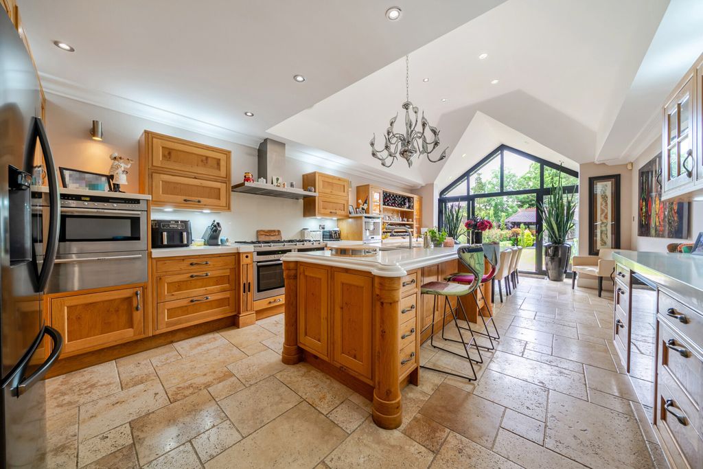 Property photo 2 of 35 1469529-18-6A1F2A...