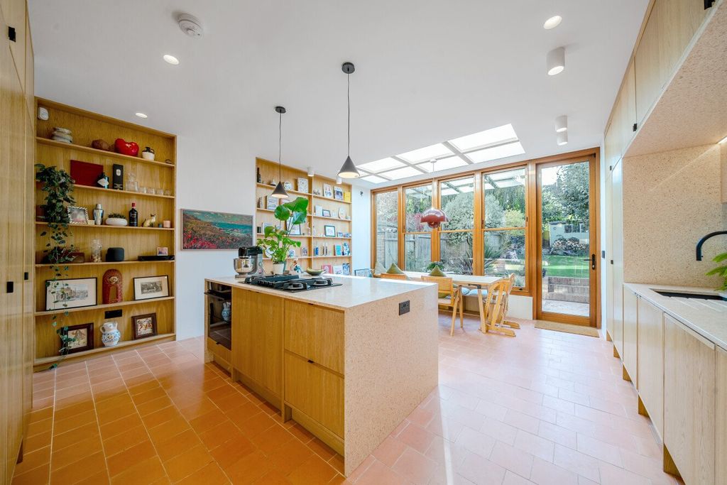 Property photo 1 of 19 Picture No. 23