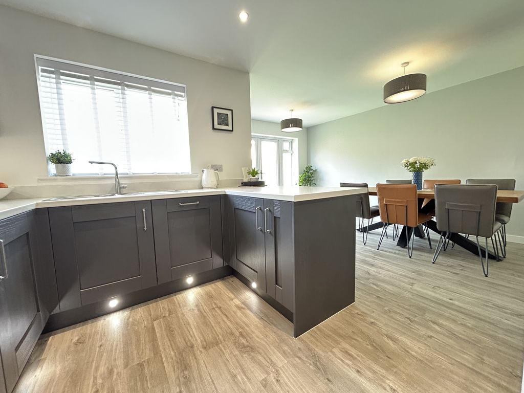 Property photo 3 of 27 Img_5404