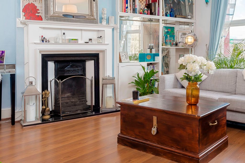 Property photo 2 of 12