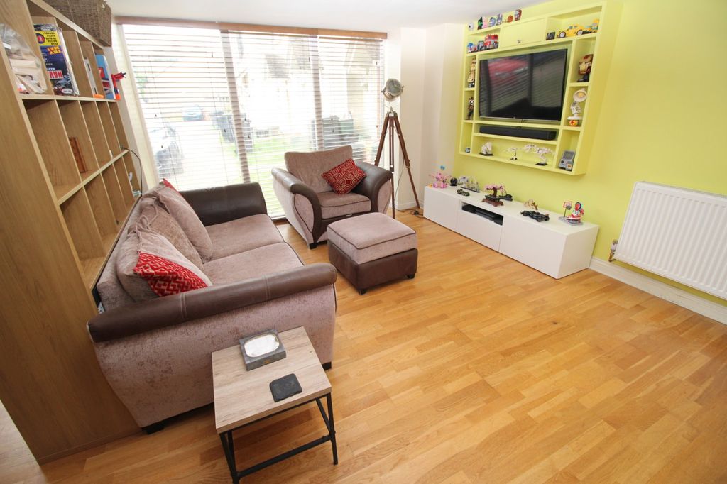 Property photo 2 of 11 Living Room