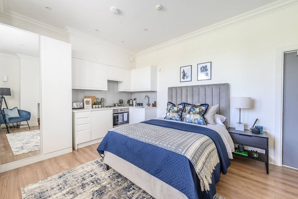 Property photo 1 of 5