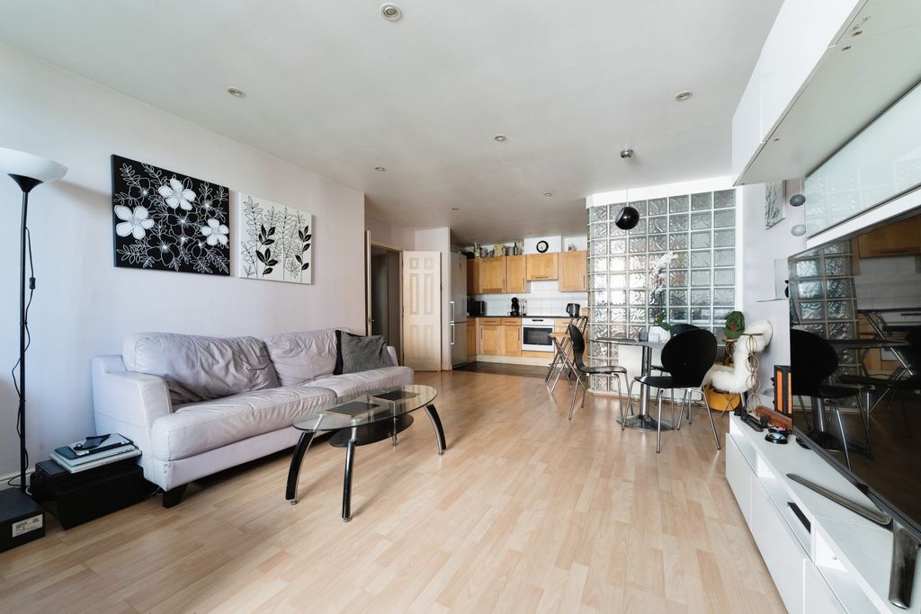 Property photo 2 of 10 0E49Ac58-d512-ee11-9