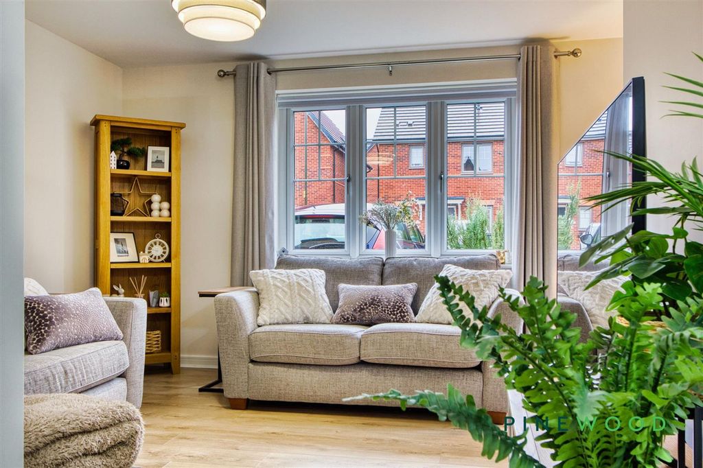 Property photo 2 of 21 Lounge