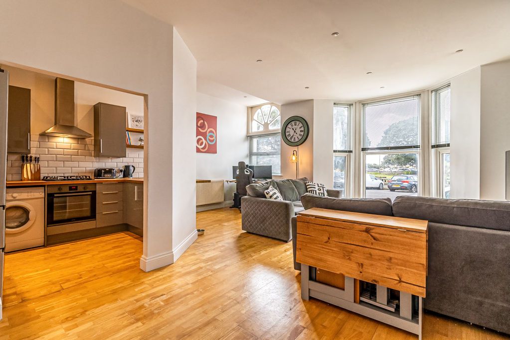 Property photo 3 of 23 .