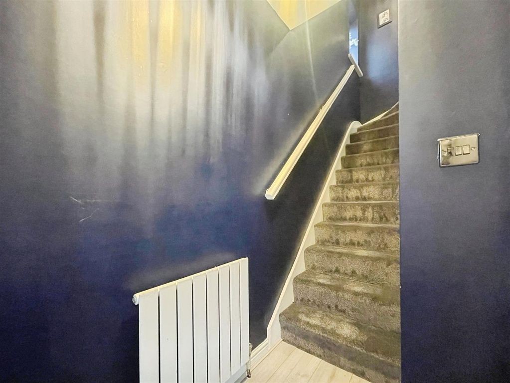 Property photo 2 of 15 Hallway