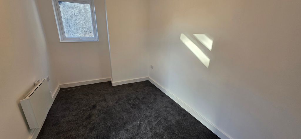 Property photo 3 of 6 Bedroom