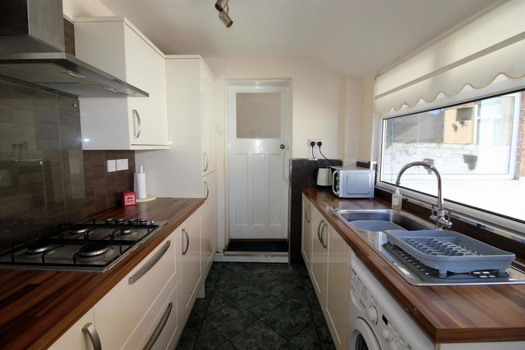 Property photo 3 of 12 Kitchen.Jpg