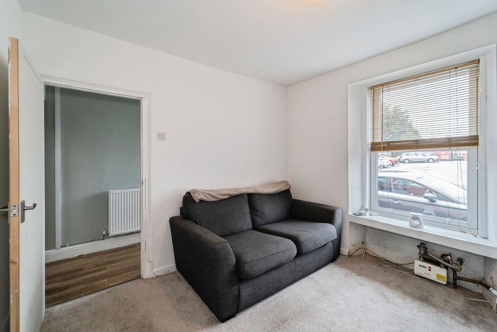 Property photo 3 of 22 Pbox-Img.Jpg