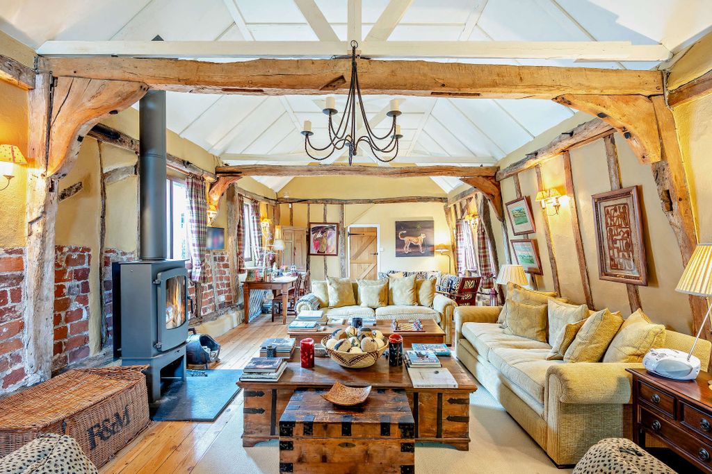 Property photo 2 of 16 Entertaining Room