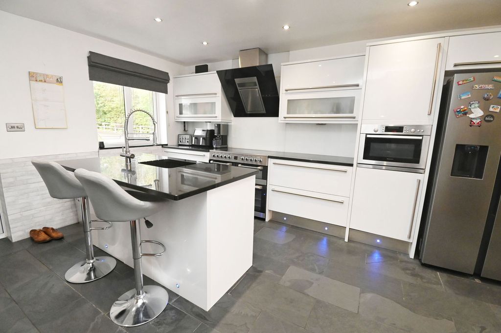 Property photo 2 of 25