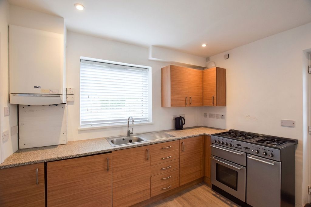 Property photo 2 of 11 Kitchen