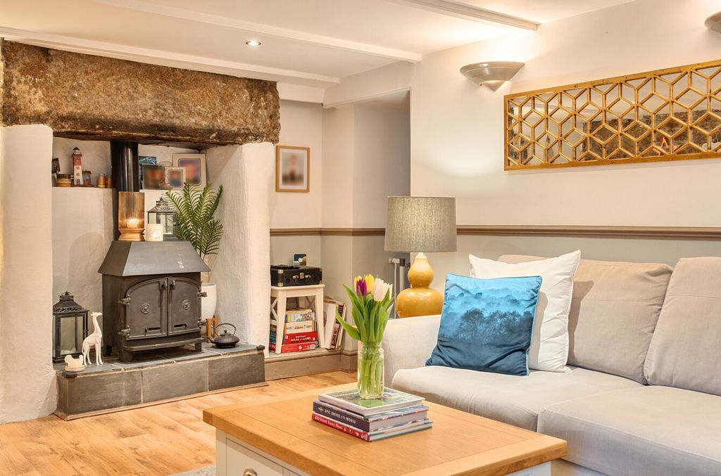 Property photo 3 of 23 1401323-3-697Cb48...