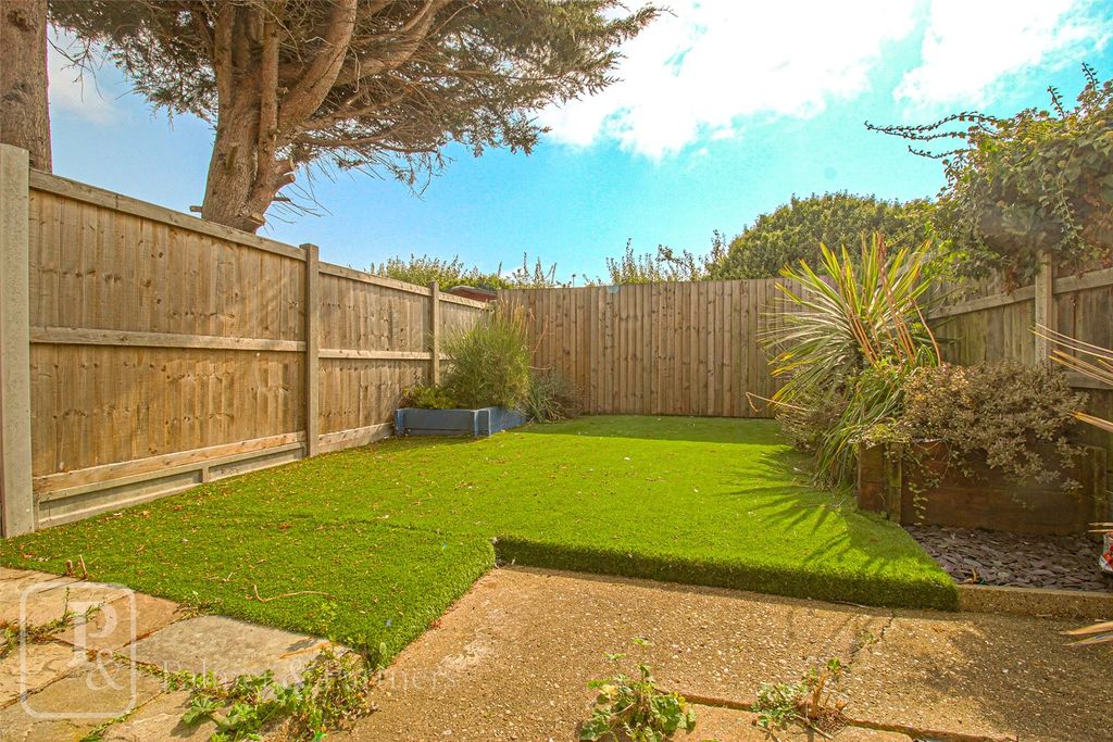 Property photo 3 of 9 Garden