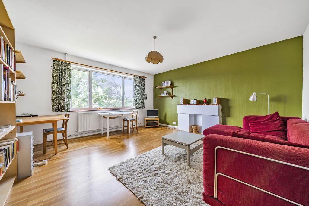 Property photo 2 of 8 Lounge