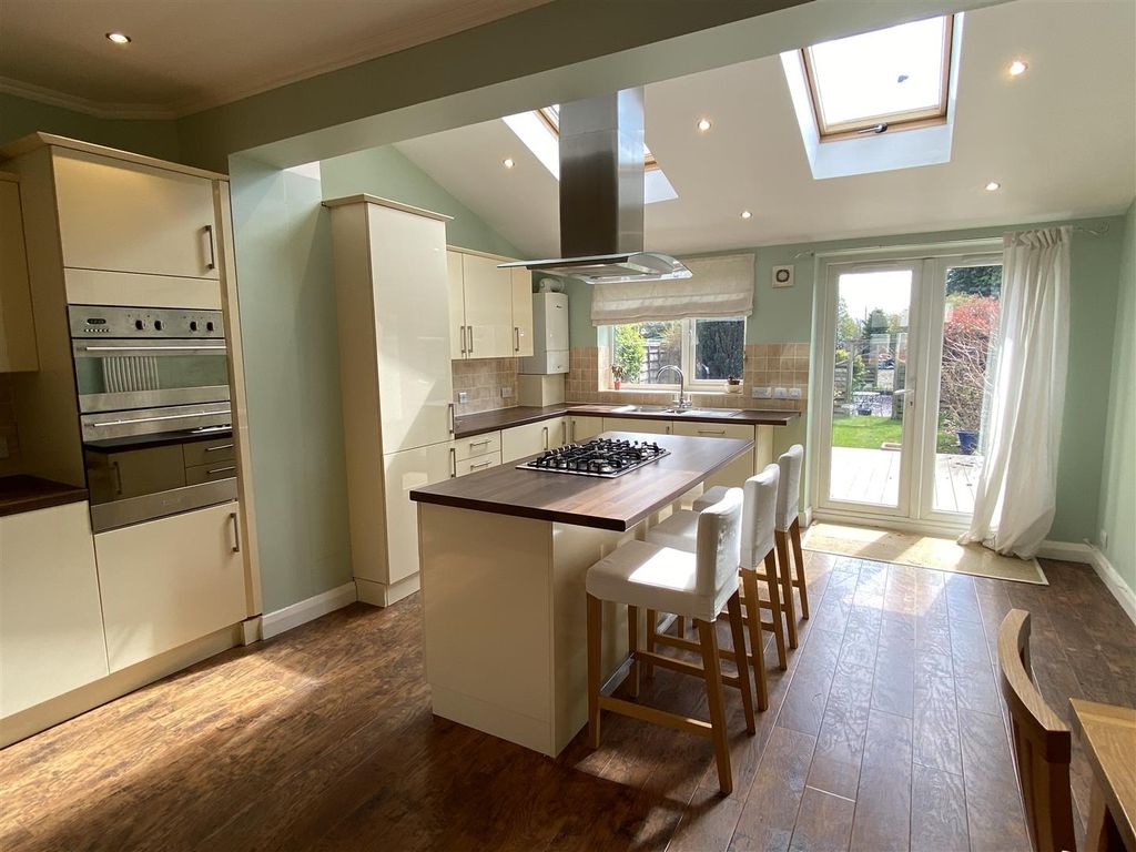 Property photo 2 of 11