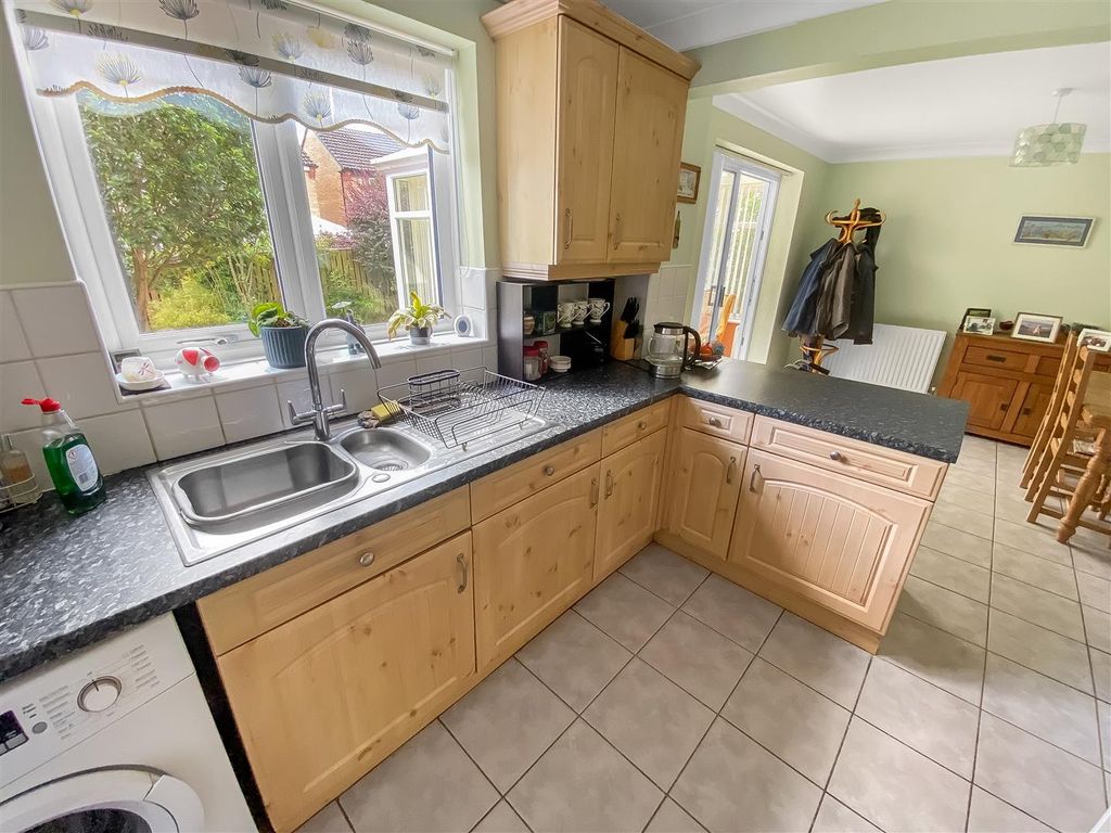 Property photo 3 of 11 Kitchen.Jpg