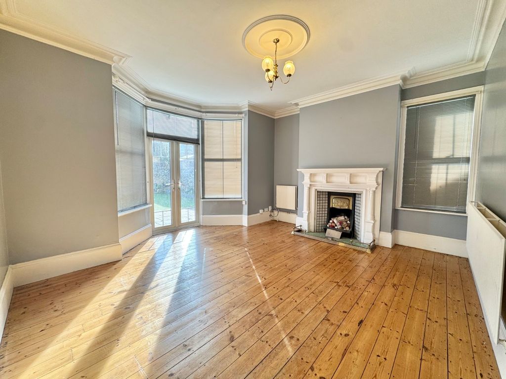 Property photo 3 of 13 Picture 3