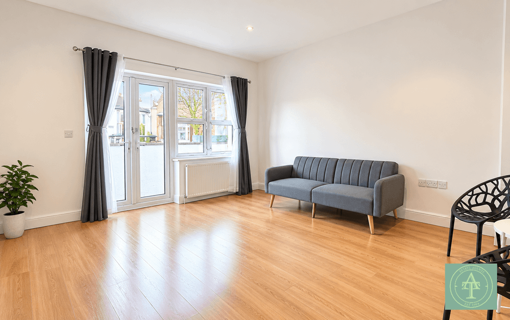 Property photo 1 of 12 Studio For Sale
