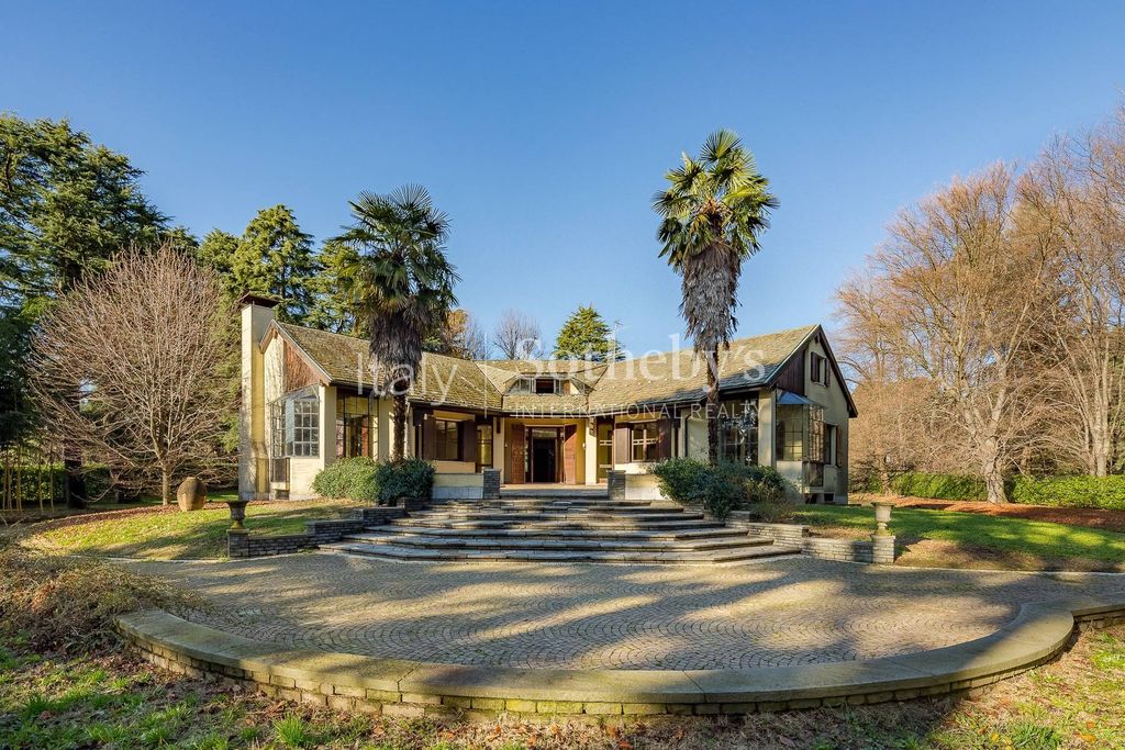 Property photo 2 of 18