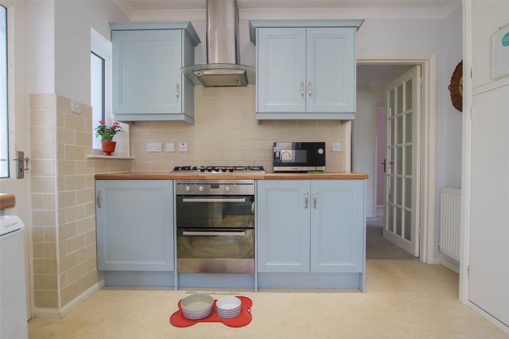 Property photo 3 of 21 Kitchen