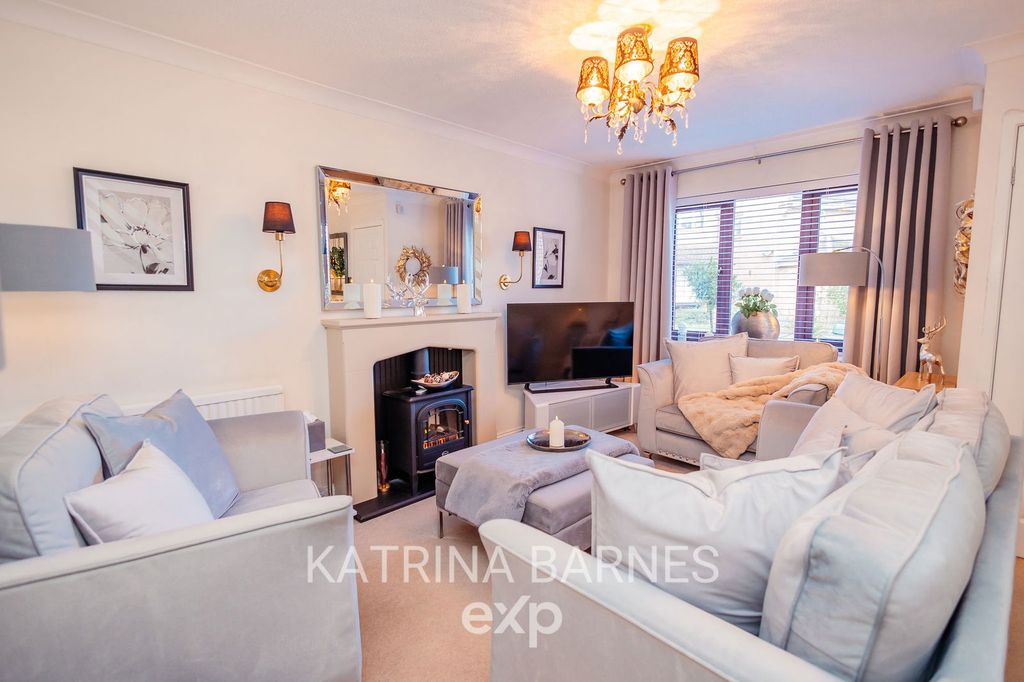 Property photo 2 of 21