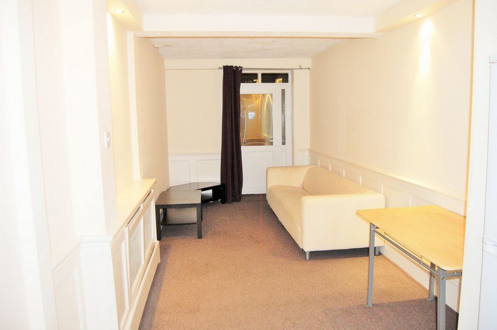 Property photo 3 of 8 Photo 2