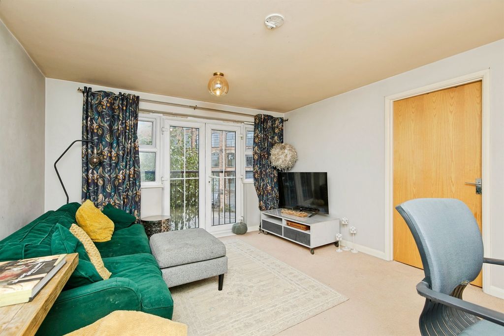 Property photo 3 of 17
