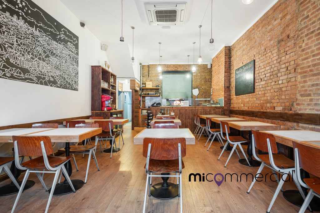 Property photo 2 of 12 10 Crouch End Hill N8 8Aa-4
