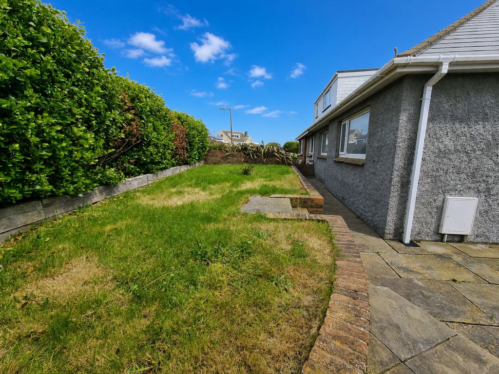 Property photo 2 of 24 Front Garden