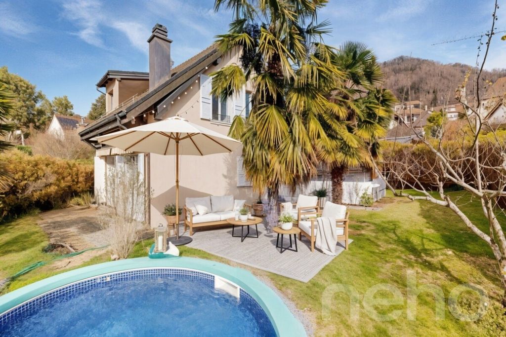 Property photo 1 of 12