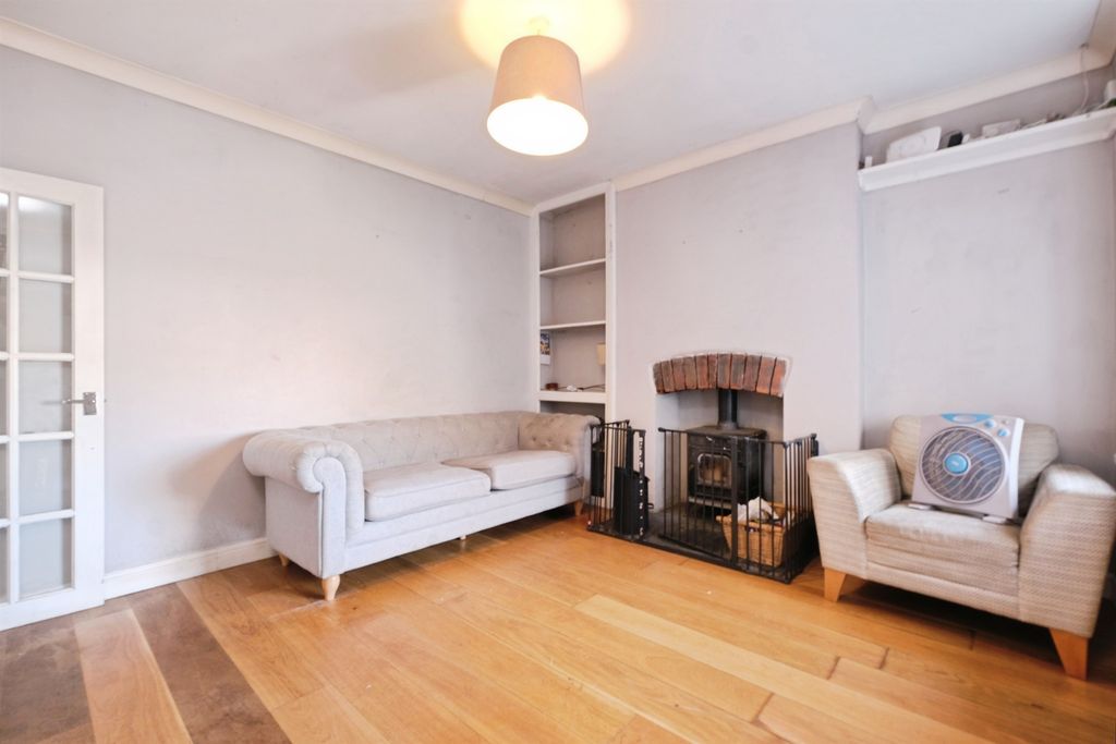 Property photo 2 of 25