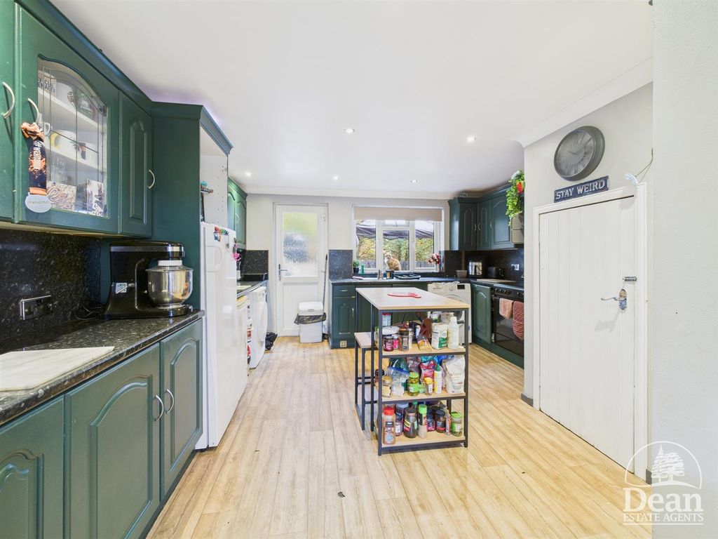 Property photo 3 of 18