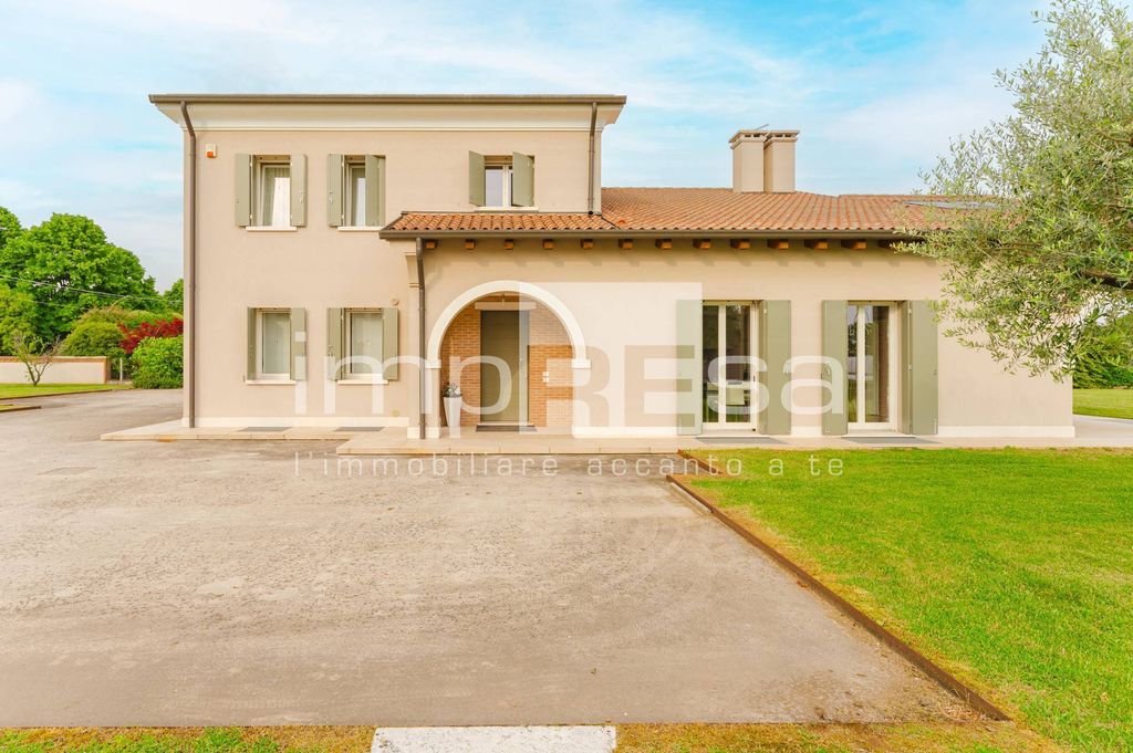 Property photo 2 of 52