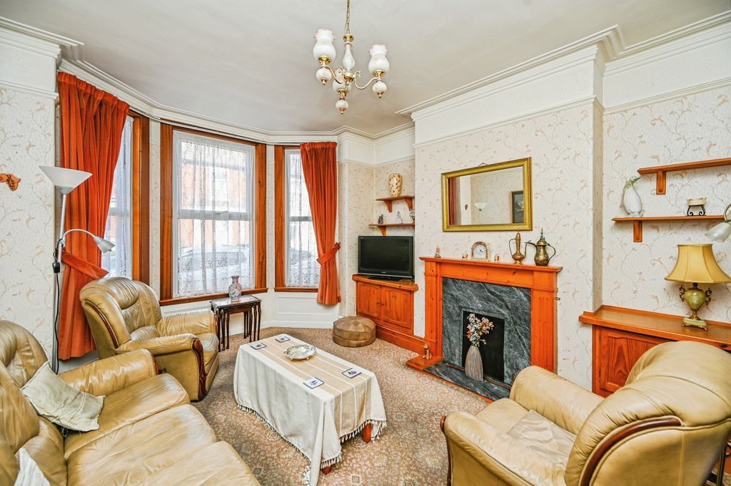 Property photo 2 of 17 Pbox-Img.Jpg