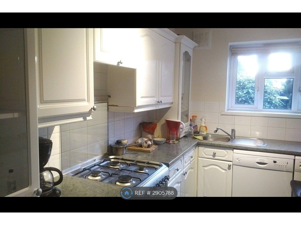 Property photo 3 of 7 Kitchen