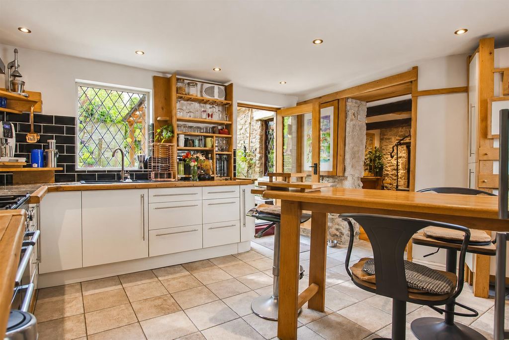 Property photo 3 of 28 3