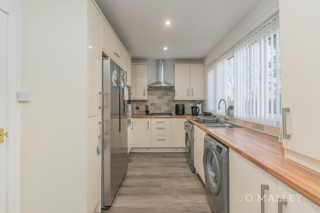 Property photo 3 of 14 Kitchen