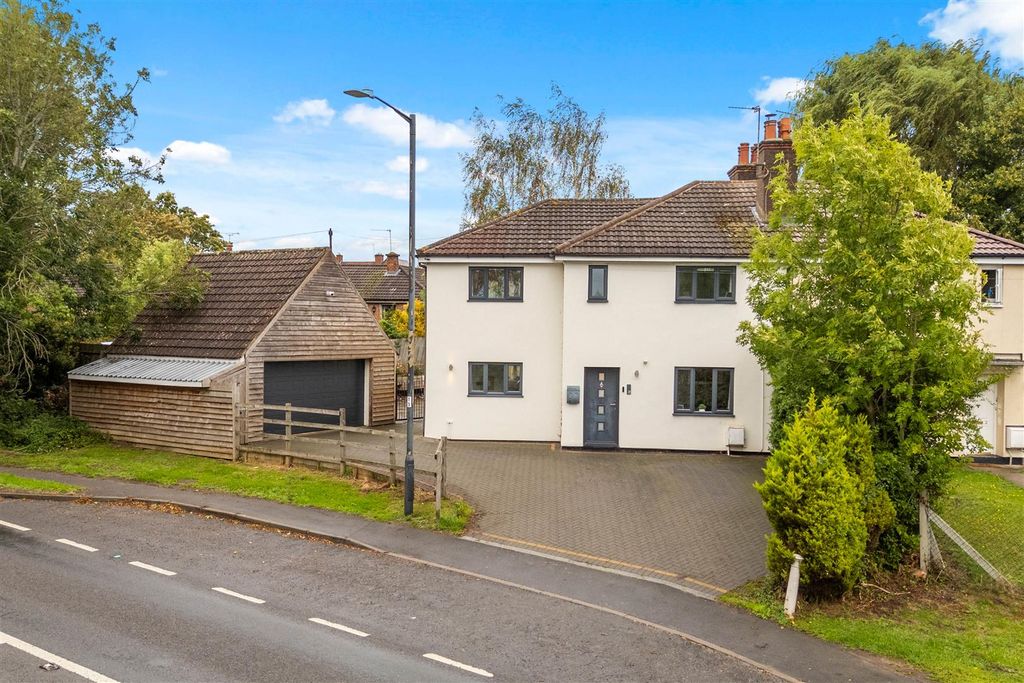 Property photo 2 of 39 1 Southam Road, Long Itchington Nwm (47 Of 49).Jpg