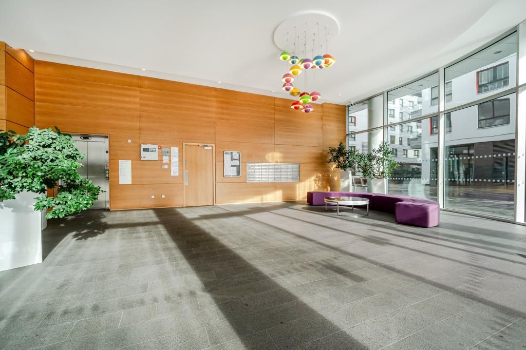 Property photo 3 of 20 Lobby