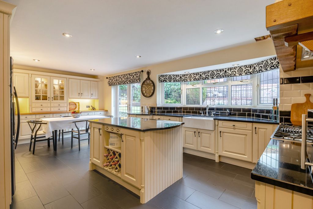 Property photo 3 of 41