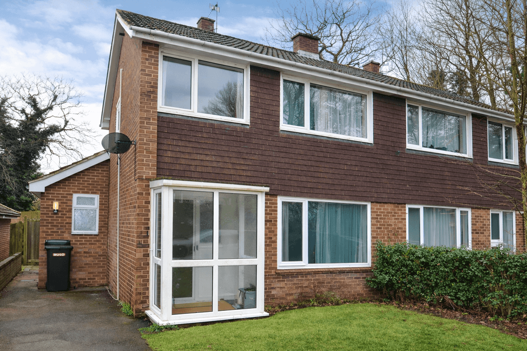 Property photo 1 of 8 4 Bedroom House For Rent