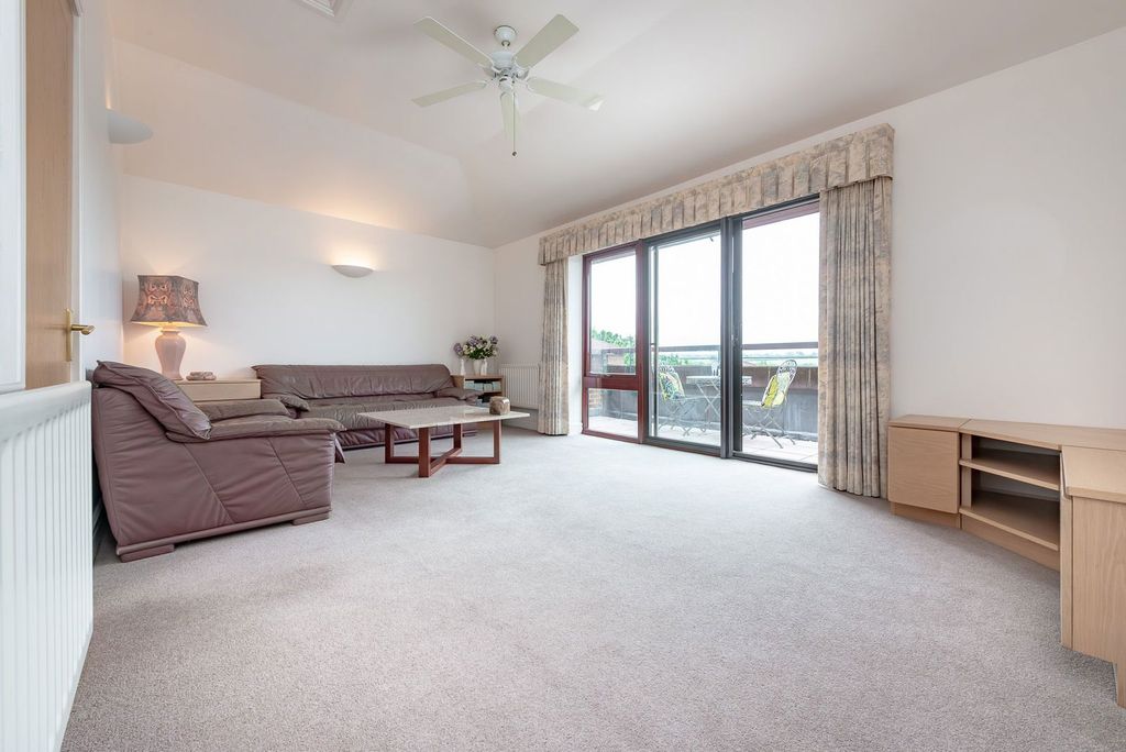 Property photo 2 of 41