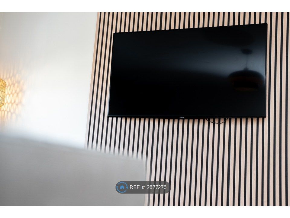 Property photo 2 of 24 Living Room