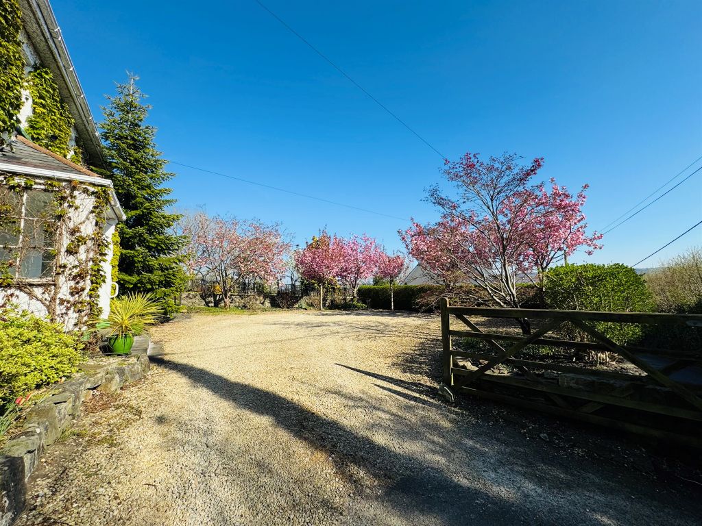 Property photo 2 of 34