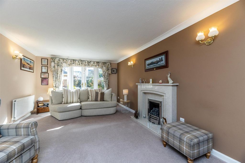 Property photo 2 of 20