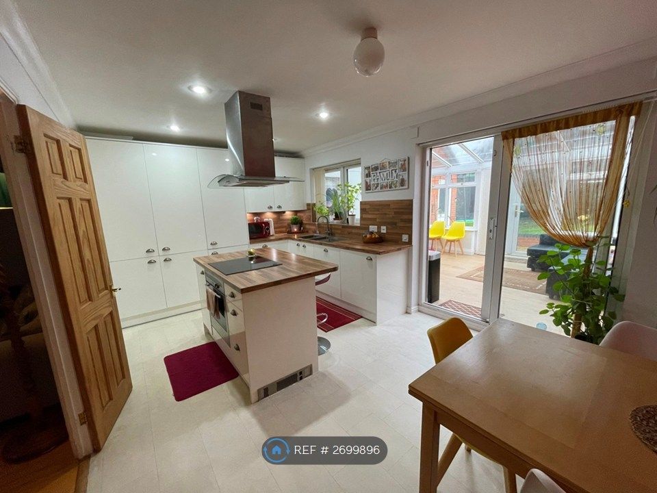 Property photo 3 of 21 Kitchen Diner