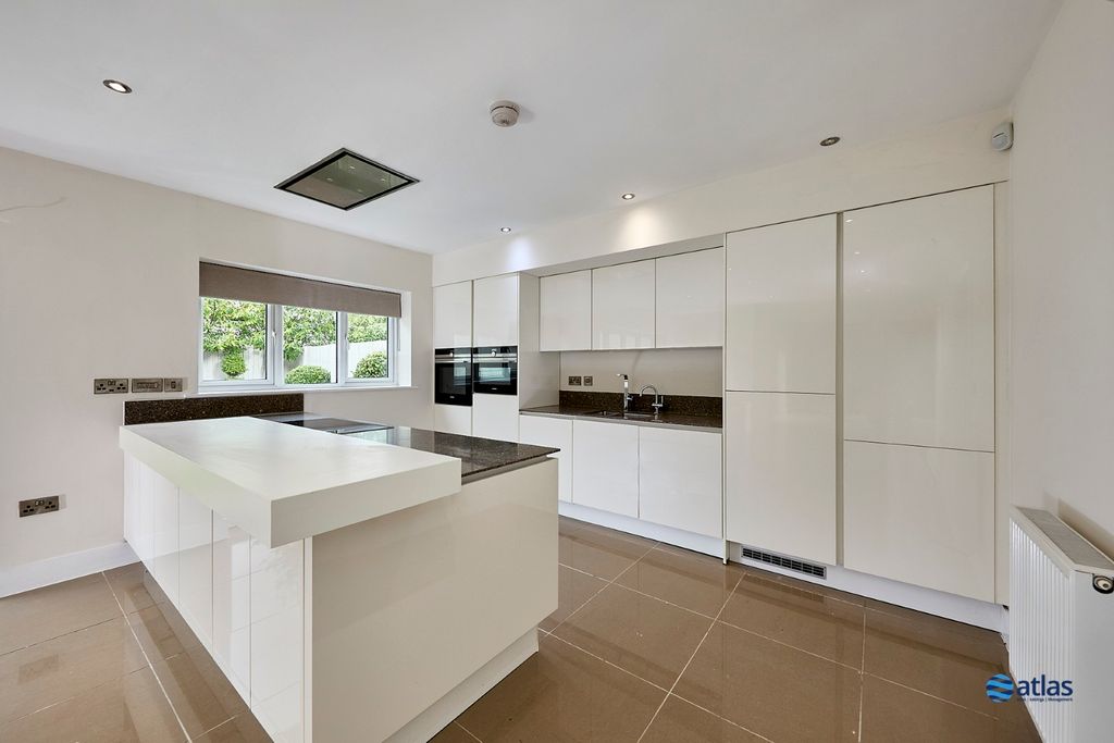 Property photo 2 of 22 Kitchen / Dining / Living Area