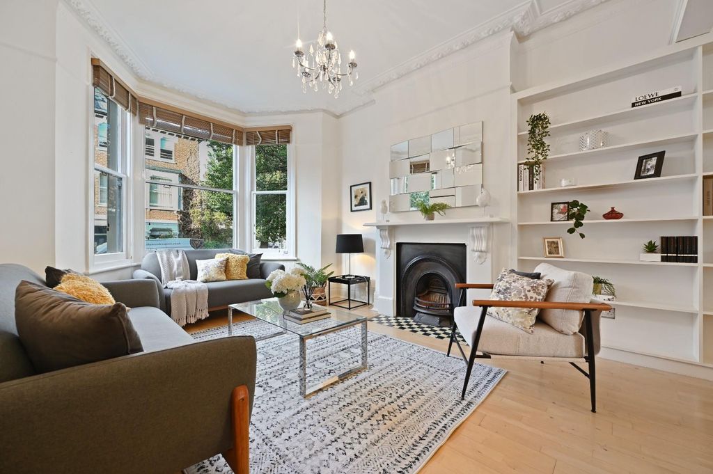 Property photo 1 of 16 Sterndale Road - Reception