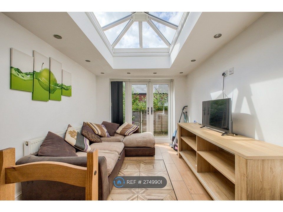 Property photo 3 of 25 Kitchen/ Living Room